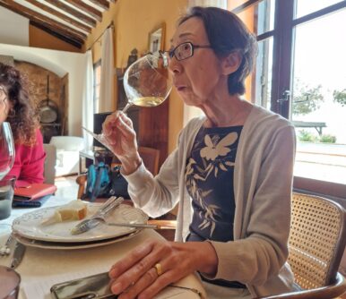 La periodista japonesa experta en vinos españoles Yoshiko Akehi visita la DO Utiel-Requena