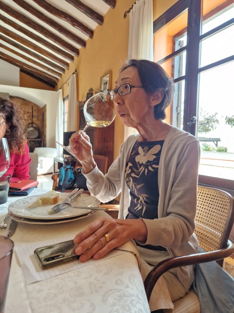 La periodista japonesa experta en vinos españoles Yoshiko Akehi visita la DO Utiel-Requena 0