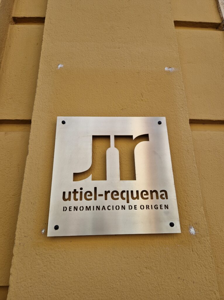 La Denominación de Origen Utiel-Requena presenta su nuevo emblema: identidad y renovación 1