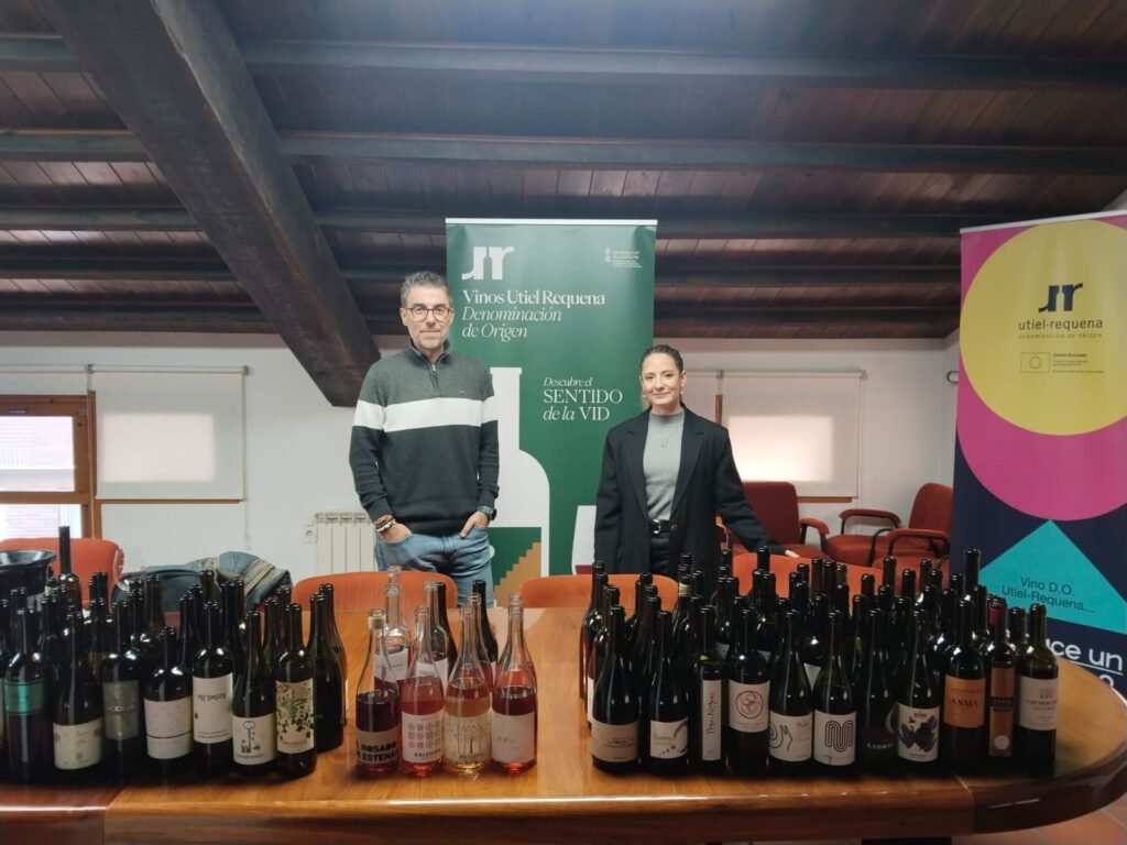 Guía Peñín cata más de 100 vinos DO Utiel-Requena en la sede del Consejo Regulador 0
