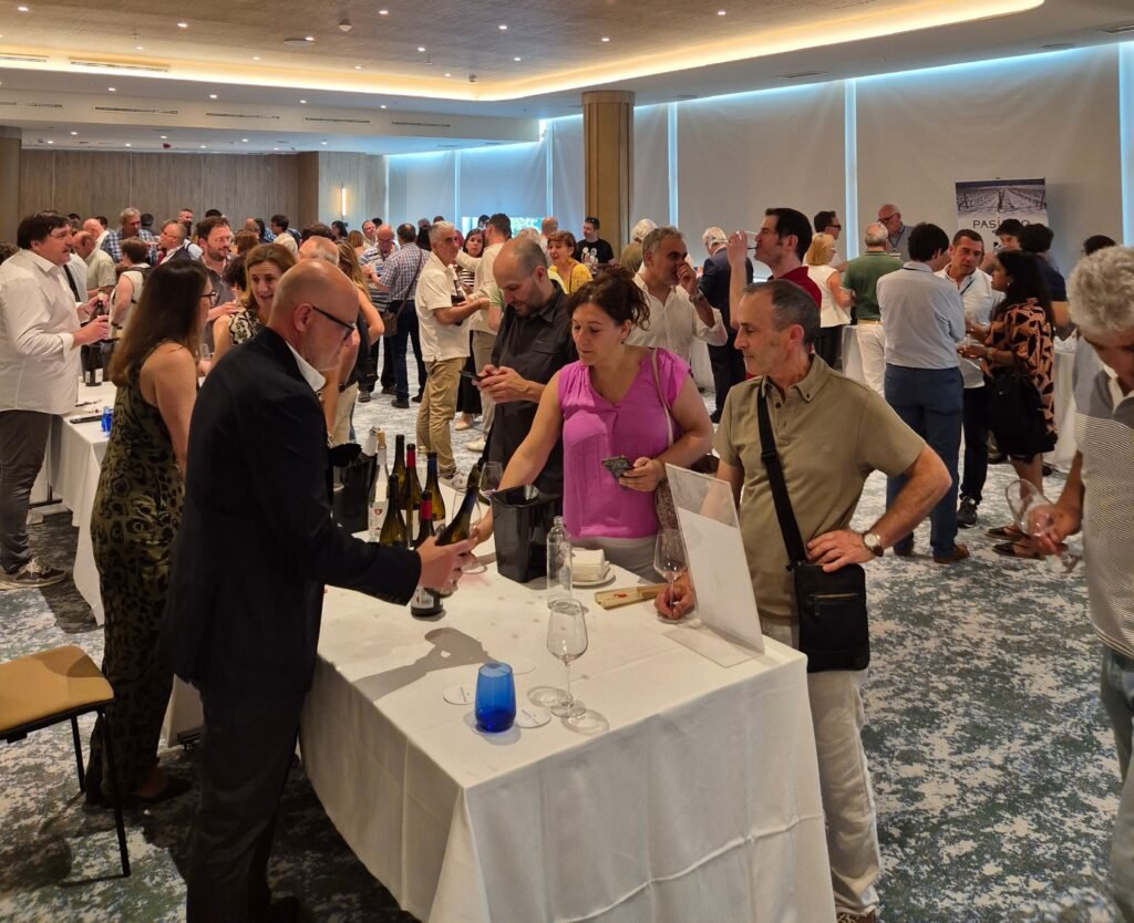 Madrid acogió el 8º Salón de Vinos de la DO Utiel-Requena con la participación de 15 bodegas