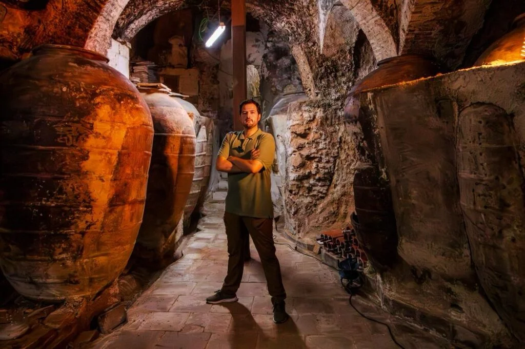 “Todo el conjunto subterráneo de Utiel siempre me había fascinado desde muy pequeño”: Carlos J. Gómez-Miota reconstruye la vinificación ancestral de Utiel