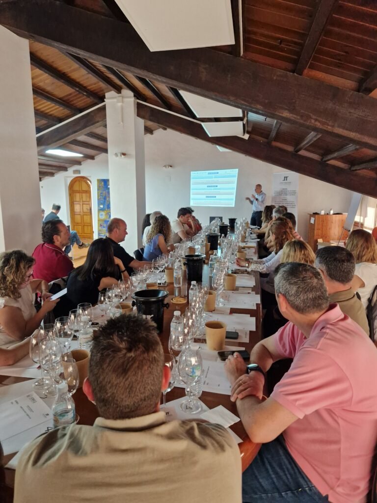 La XII Jornada de Enólogos de la DO Utiel-Requena concluyó con la necesidad de trabajar colectivamente la identidad del territorio