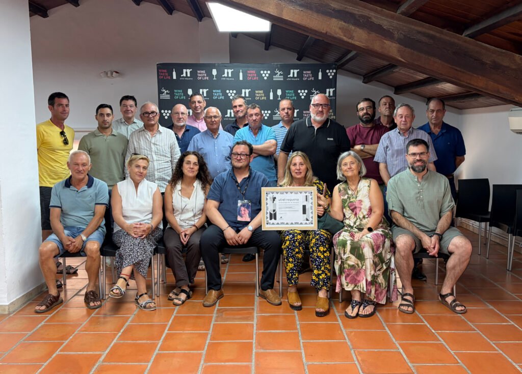 La DO Utiel-Requena apoya la labor de AFEM Altiplano con su donación solidaria anual