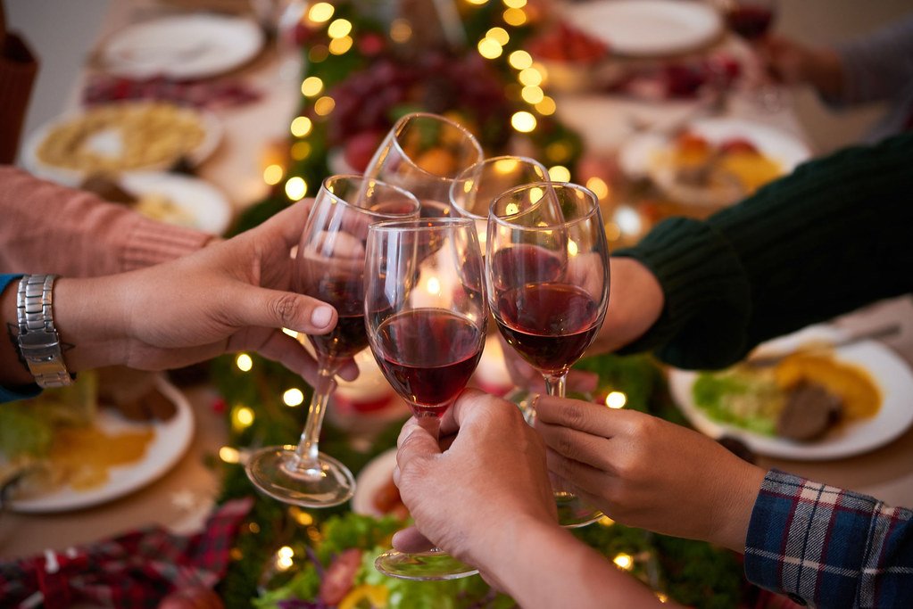 Monta una cata de vinos en casa con amigos (sin ser sumiller)