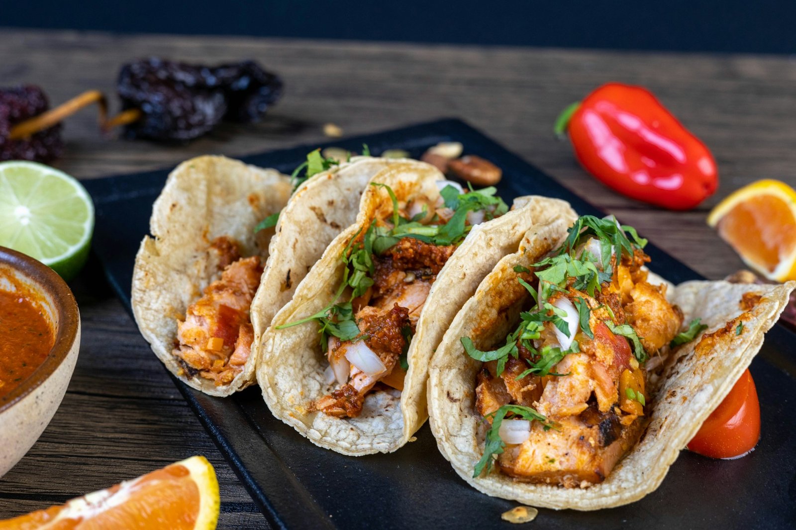 Tacos picantes con chile, que maridan mejor con rosado que con cerveza