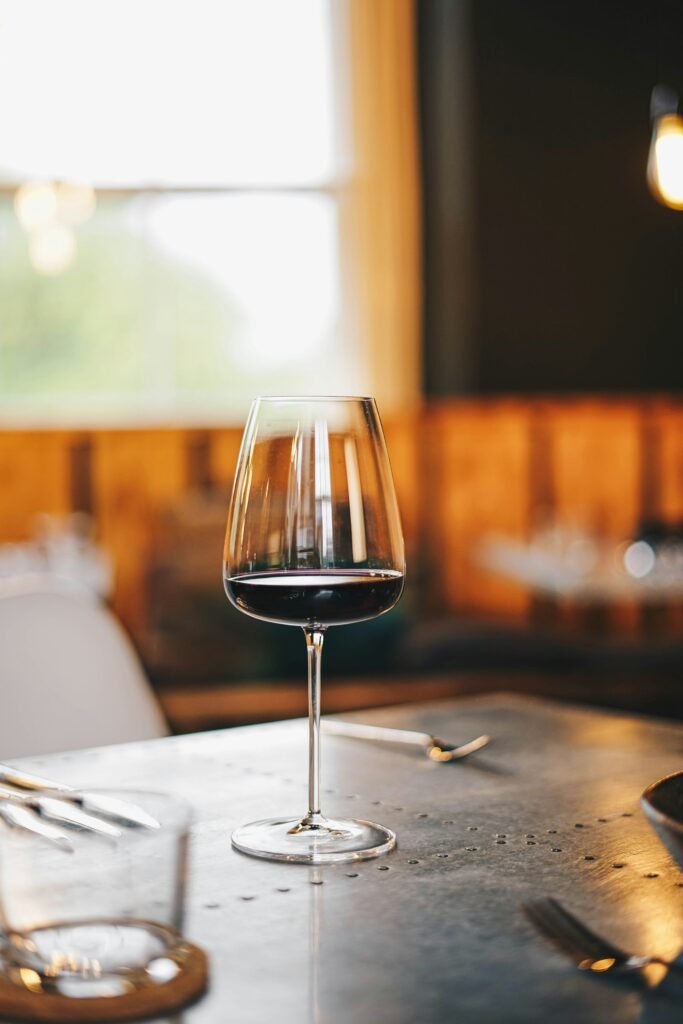 Por qué el vino tinto te da dolor de cabeza (y por qué no son los sulfitos)