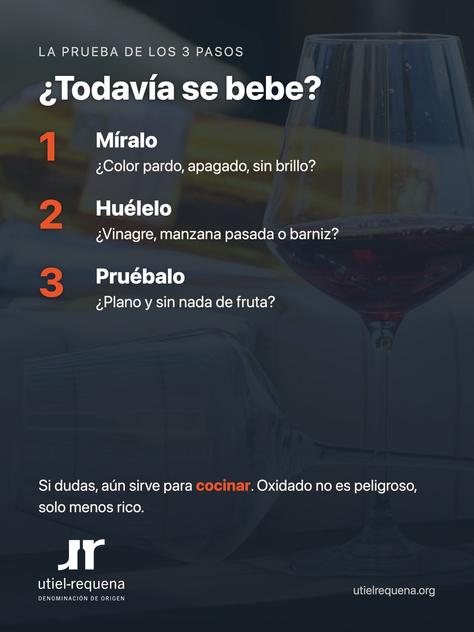 Prueba de tres pasos para saber si un vino abierto se ha estropeado: míralo, huélelo, pruébalo
